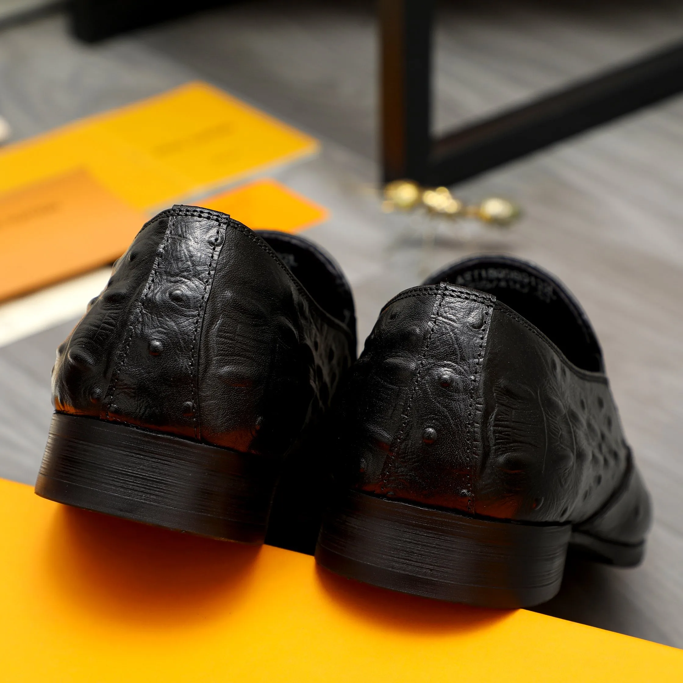 Men's shoes 💰500 Product trademark: LV "Louis Vuitton" business slip-on leather shoes Regular size: 37-46 Product material: Selected crocodile pattern cowhide upper, pigskin lining, rubber outsole